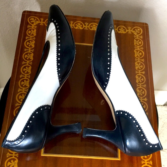 Escada 8 to 7.5 Navy and White  wing tip Heels - Picture 6 of 11